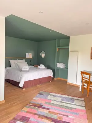 Un ou plusieurs lits dans un hébergement de l'établissement Les Chambres du parc