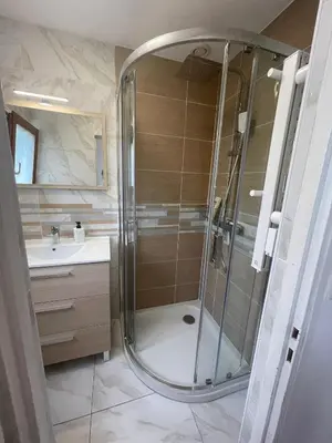 Salle de bains dans l'établissement Appartement cosy entier, parking gratuit dans la rue