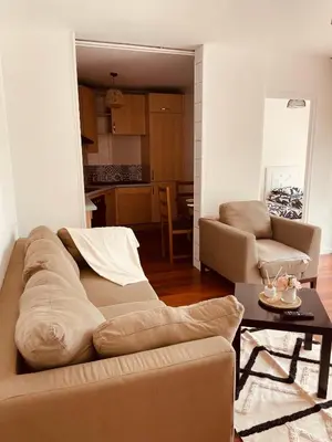 Coin salon dans l'établissement Appartement 2 chambres avec parking privé gratuit