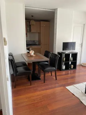 Coin salon dans l'établissement Appartement 2 chambres avec parking privé gratuit