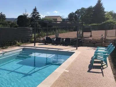 Piscine de l'établissement Gîte Raisin Rose ou située à proximité