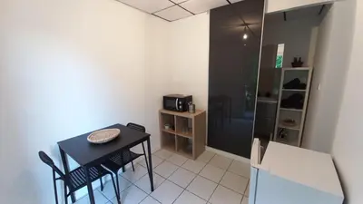 Cuisine ou kitchenette dans l'établissement Studio Privé Dijon