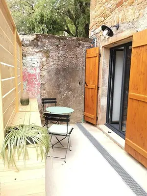 Balcon ou terrasse dans l'établissement Chambre tropicale privée au coeur d'un village calme et proche du vignoble