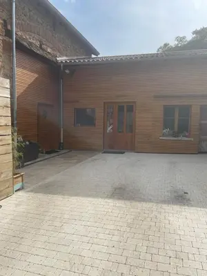 Plan de l'établissement Chambre tropicale privée au coeur d'un village calme et proche du vignoble