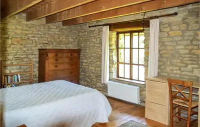 Un ou plusieurs lits dans un hébergement de l'établissement Beautiful Home In Loisia With Wifi