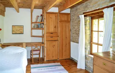 Un ou plusieurs lits dans un hébergement de l'établissement Beautiful Home In Loisia With Wifi