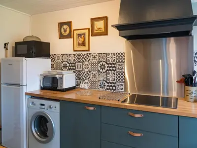 Cuisine ou kitchenette dans l'établissement Holiday Home Le Glaude by Interhome