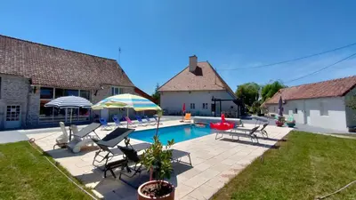 Piscine de l'établissement Domaine Ravy-Orchidée ou située à proximité