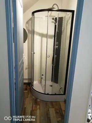 Salle de bains dans l'établissement Studio grand lit 160 tout équipé wifi
