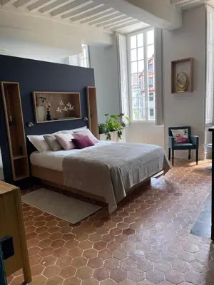 Un ou plusieurs lits dans un hébergement de l'établissement Suite avec Spa Quartier Cathédrale