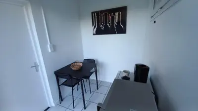 Coin salon dans l'établissement Adorable studio avec entrée indépendante