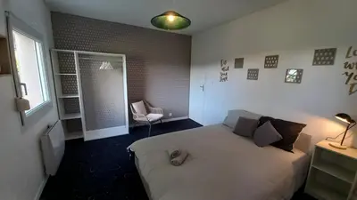 Un ou plusieurs lits dans un hébergement de l'établissement Adorable studio avec entrée indépendante