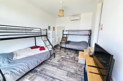 Un ou plusieurs lits dans un hébergement de l'établissement Villa des Suisses with Jacuzzi & View of Lake des Settons