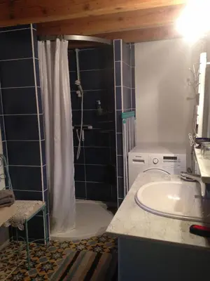 Salle de bains dans l'établissement Marguerite's Ferme rustique