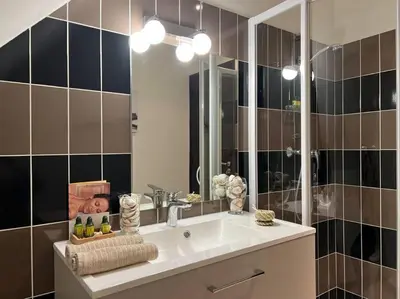 Salle de bains dans l'établissement Chez Pierrette à deux pas du Château de Meursault