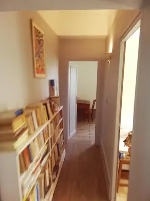 Bibliothèque dans la villa