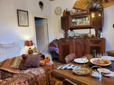 Coin salon dans l'établissement Maison à l'ancienne avec grand terrain , animaux bienvenus