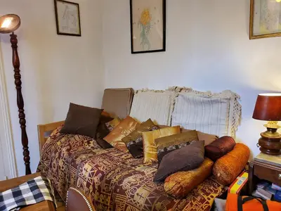 Un ou plusieurs lits dans un hébergement de l'établissement Maison à l'ancienne avec grand terrain , animaux bienvenus