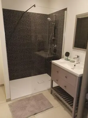 Salle de bains dans l'établissement 10 rue Carnot