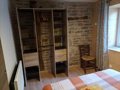 Un ou plusieurs lits dans un hébergement de l'établissement Gîte Massatho tout confort avec jardin