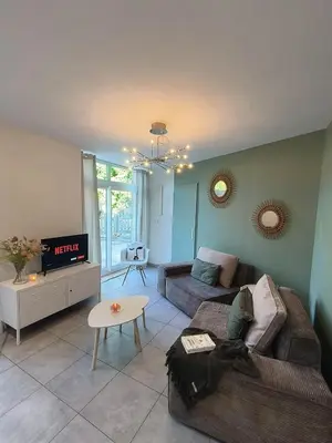 Coin salon dans l'établissement Chez Emma et Louise - Maison individuelle avec stationnement gratuit