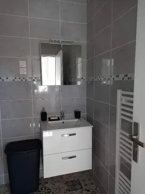 Salle de bains dans l'établissement Logements neufs tout équipés, idéal travail mobilité