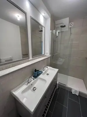 Salle de bains dans l'établissement Le Dolce 65m2 Centre de Dijon 4 personnes
