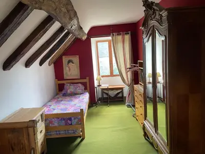 Un ou plusieurs lits dans un hébergement de l'établissement Ancienne ferme Bourguignonne en bord de rivière, grand terrain arboré, et clos