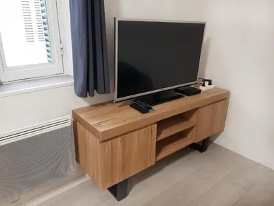 Télévision ou salle de divertissement dans l'établissement Spacieux studio – Place de la république