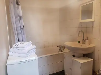 Salle de bains dans l'établissement Spacieux studio – Place de la république