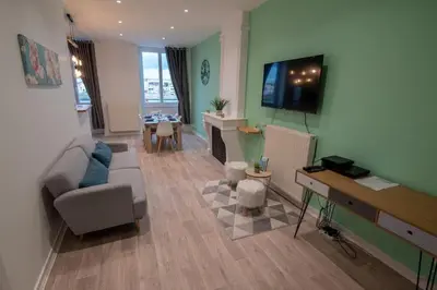 Télévision ou salle de divertissement dans l'établissement Appartement Quai Jean Jaurès Le Panorama