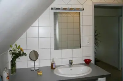 Salle de bains dans l'établissement La Fontenelle - Lovely Holiday House with Swimming Pool