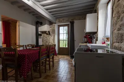 Cuisine ou kitchenette dans l'établissement Gîte Sylvie