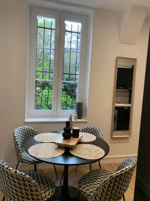 Cuisine ou kitchenette dans l'établissement Appartement chaleureux