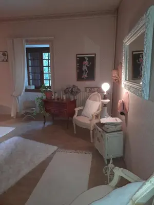 Coin salon dans l'établissement chambre du jura