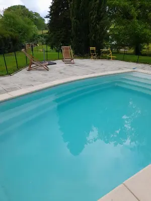Piscine de l'établissement chambre du jura ou située à proximité