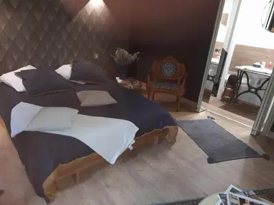 Un ou plusieurs lits dans un hébergement de l'établissement chambre du jura