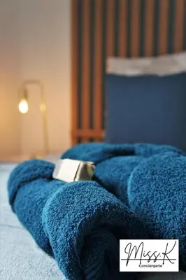 Un ou plusieurs lits dans un hébergement de l'établissement L'Héritan de Miss.K Conciergerie