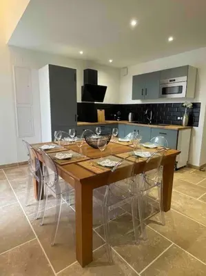Cuisine ou kitchenette dans l'établissement Maison Meursault parking fermé