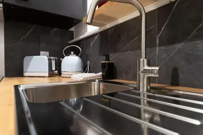 Cuisine ou kitchenette dans l'établissement Cabana & L'Ain, Lune & L'Eau