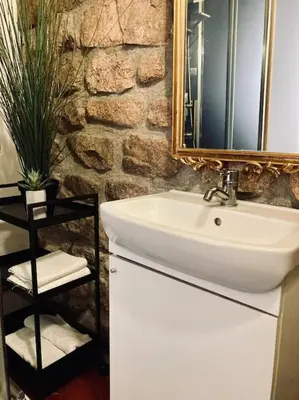 Salle de bains dans l'établissement Maison du petit Poète