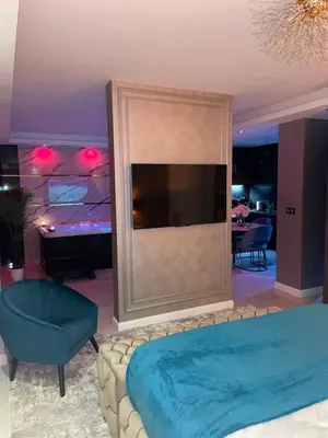 Télévision ou salle de divertissement dans l'établissement NUITS D'HERMES & Spa
