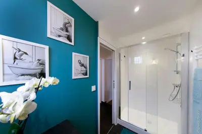 Salle de bains dans l'établissement Maison « De Ville en Vigne »