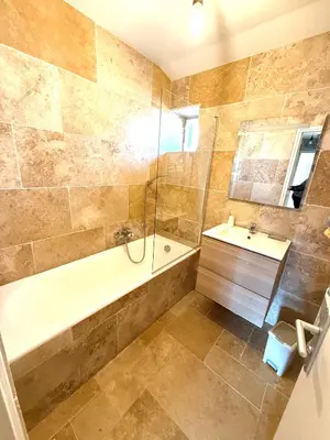 Salle de bains dans l'établissement Le Petit Phuket - Proche du centre ville de Mâcon - Appartement confortable et calme - Stationnement facile à proximité