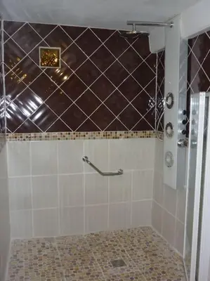 Salle de bains dans l'établissement Gîte des Cèdres Ferienwohnung à Ameugny Taizé Cluny