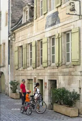 Vélo sur le terrain de l'établissement Bienvenue à l'Appart' de Louis ! ou dans les environs