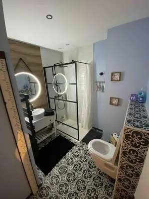 Salle de bains dans l'établissement Bienvenue à l'Appart' de Louis !