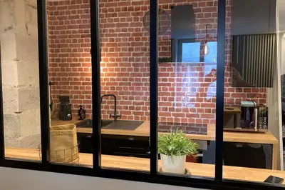 Cuisine ou kitchenette dans l'établissement Bienvenue à l'Appart' de Louis !