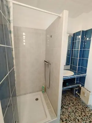 Salle de bains dans l'établissement Idéalement situé pour tous Dijon