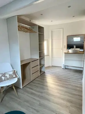 Télévision ou salle de divertissement dans l'établissement APPARTEMENT 1 CHAMBRE AVEC ENTREE INDIVIDUEL